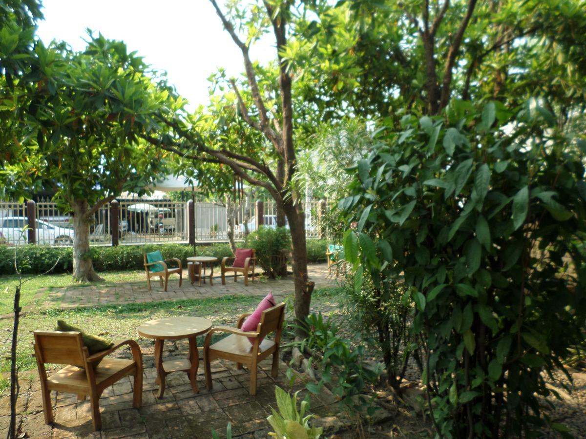 Baanwealaa Guesthouse (Adults Only) Chiang Mai Buitenkant foto